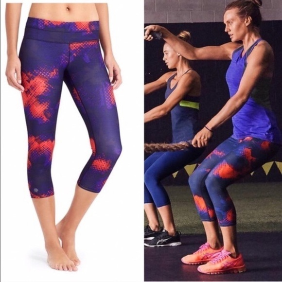 Athleta Electro Sonar Capri Tight Vibrant Cobalt - Picture 1 of 10
